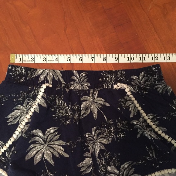 Palm Tree Print Shorts - Picture 5 of 8